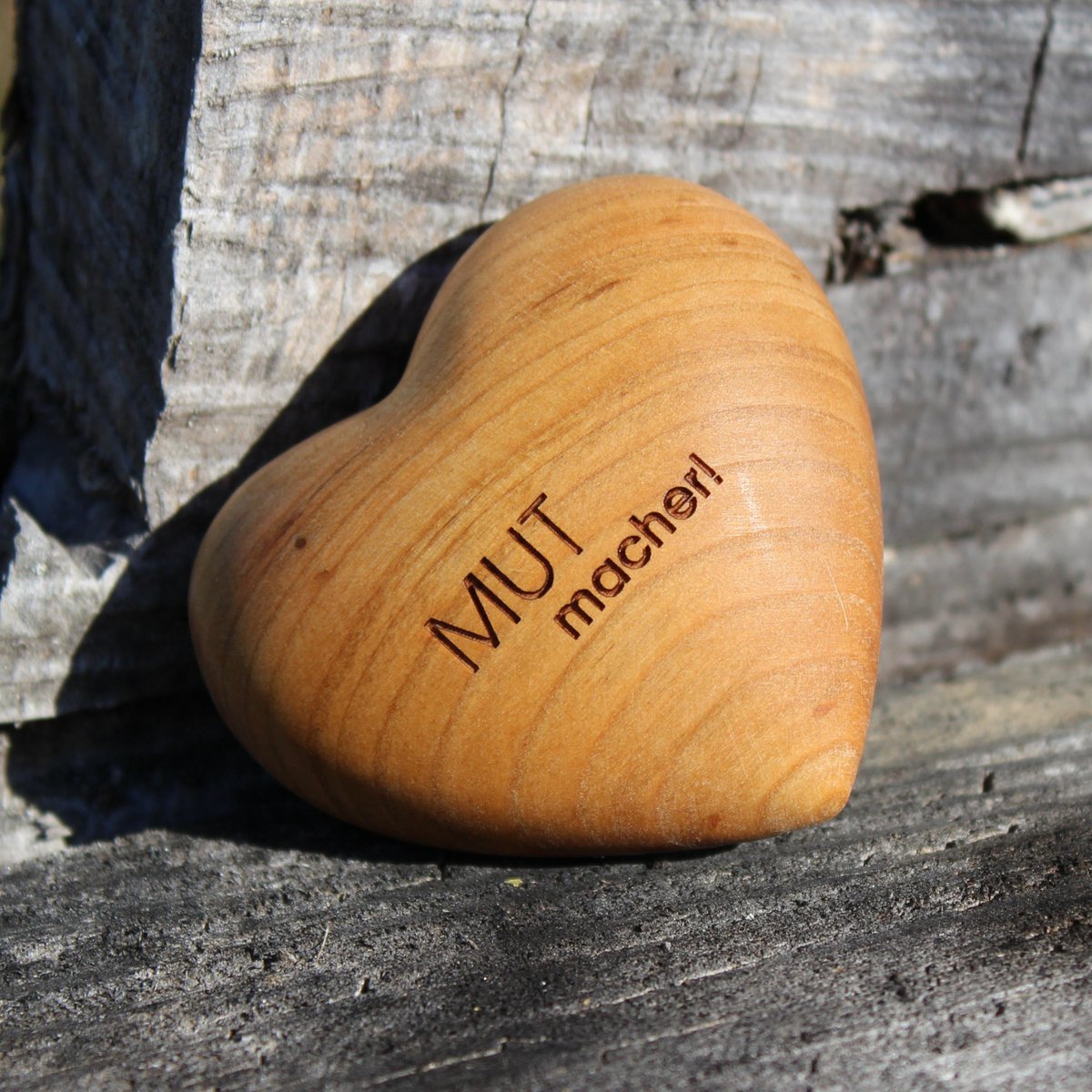 Thankgoods wooden heart MUTmacher!