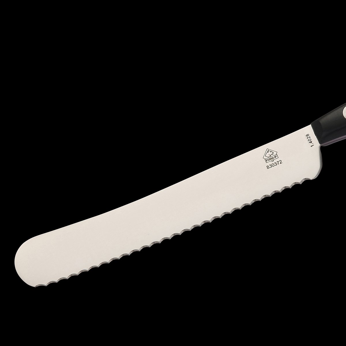 Coffret de 4 couteaux PUMA à bord dentelé, manche en ABS noir
