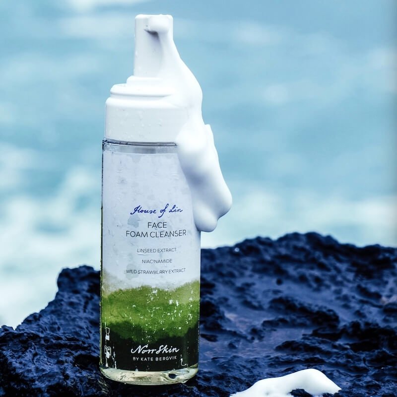 Natural Cleansing Foam - Natuurlijke, veganistische en schone, schoonheidsgecertificeerde huidverzorging uit Scandinavië