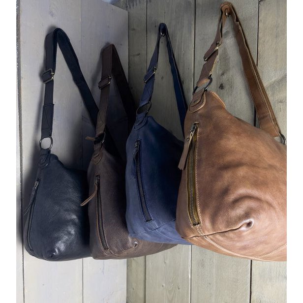 Crossbody -Umhängetasche schwarzer echter Leder Arrigo