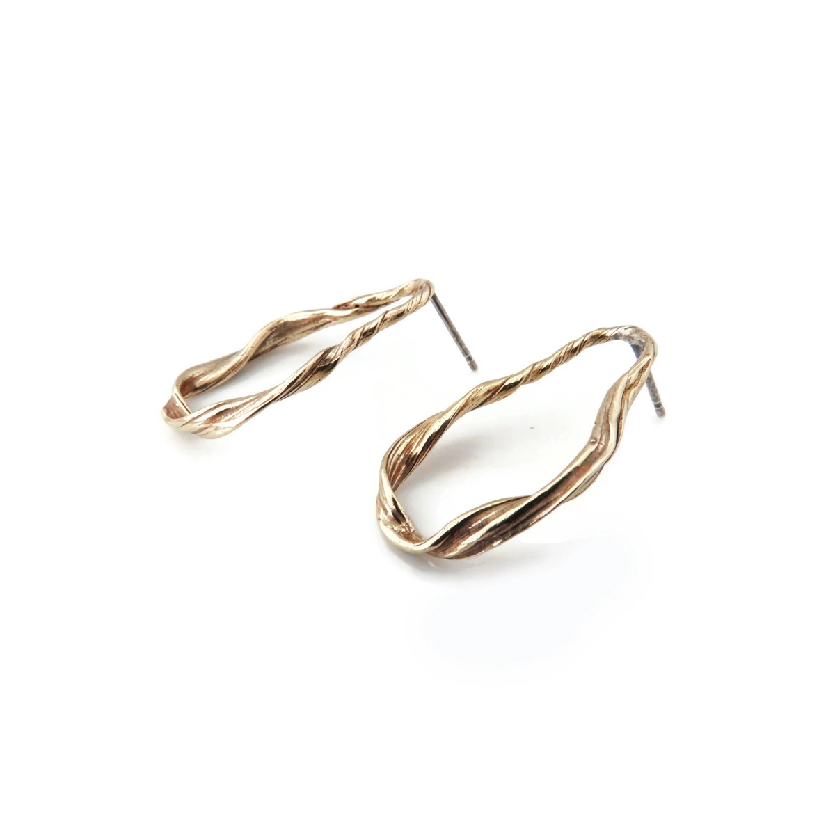 Aretes de bronce orgánico – Diseño escultórico