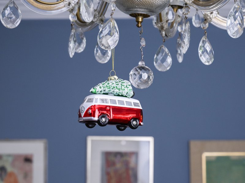 Volkswagen VW T1 Bus Glasdekoration/Weihnachtsschmuck in Geschenkbox – Rot mit Baum