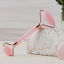 Accesorios de belleza Massage Quartz Rose: Lot de 3 herramientas de piedra natural: un gua sha, un champi y un rollo de masaje