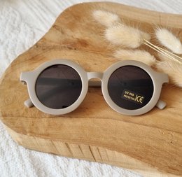 Round, UV400 sunglasses in taupe color for babies and children.