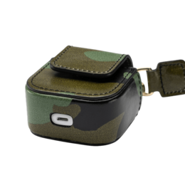 AIRPODS CASE CAMOUFLAGE GROEN MET KARABIJNHAAK