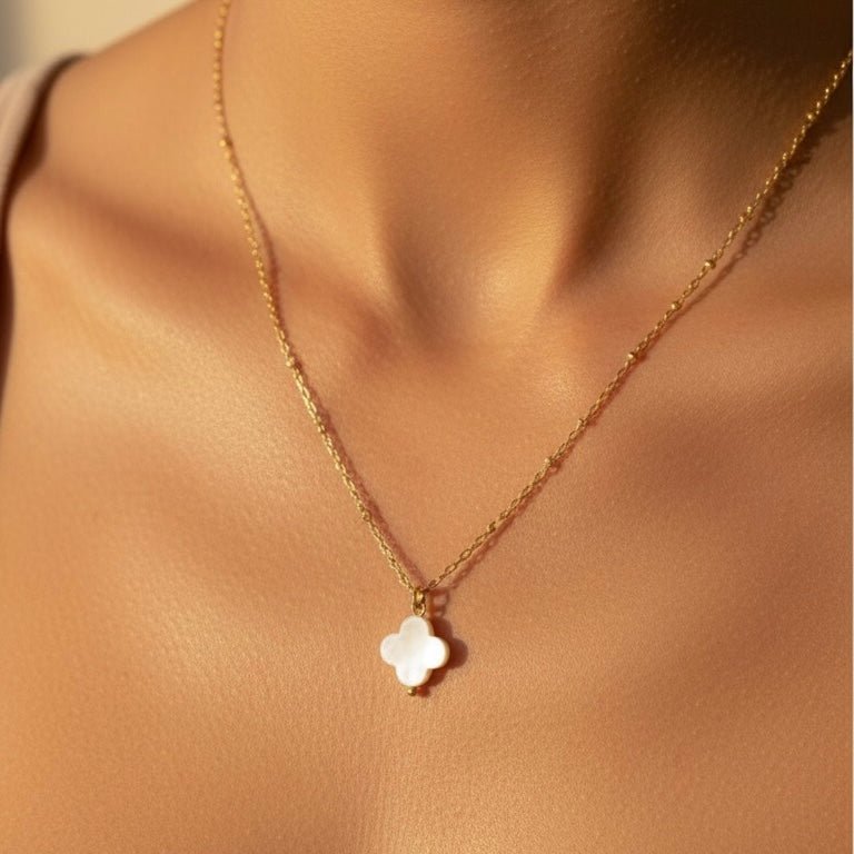 Clover Bloom - Gold Mother of Pearl Firkløver halskæde