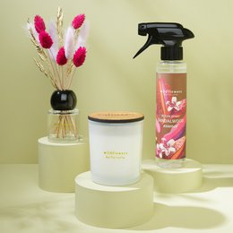 Duftstäbchen mit getrockneten Blumen, 50 ml – Sandelholz-Essenz