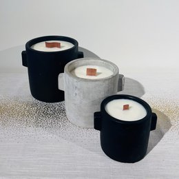 Bougies noires à oreilles en béton