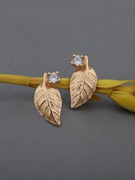 Aretes | Plata de ley pequeña con hoja de circonita cúbica de 18 quilates | Oro