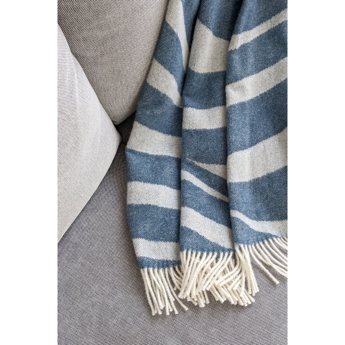 Wool blanket / cuddly blanket bold lake