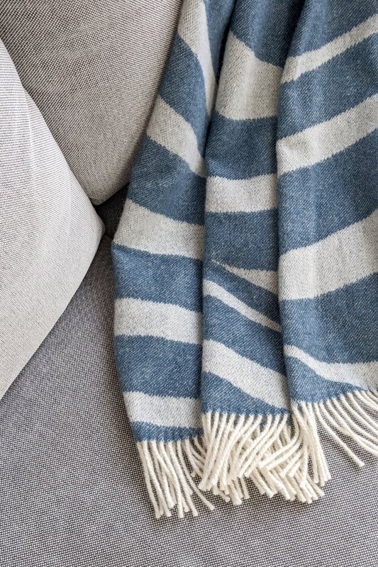 Wool blanket / cuddly blanket bold lake