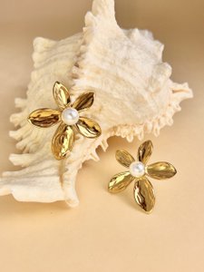 Golden stainless steel flower buckles elegant romantic pearl