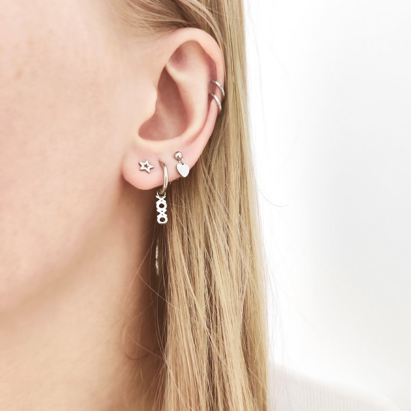 STUD OORBELLEN CHARM HART