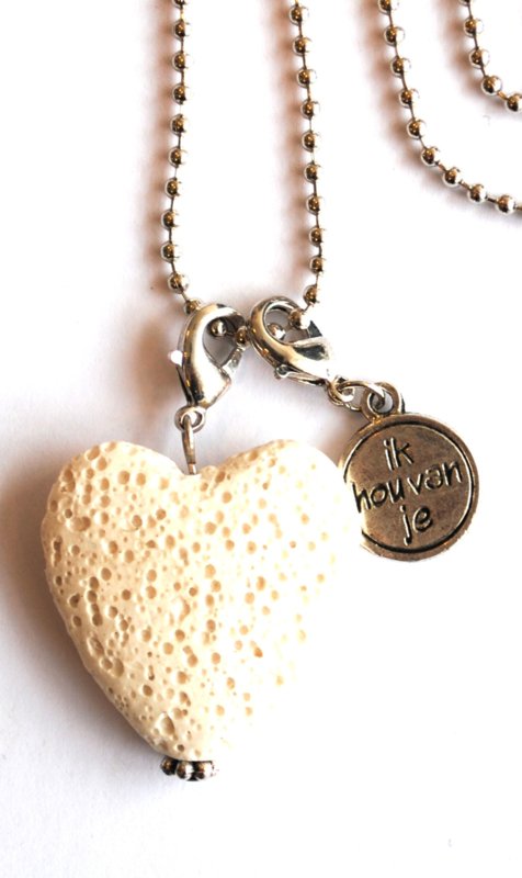 Collier avec coeur pierre de lave et breloque "Je t'aime"