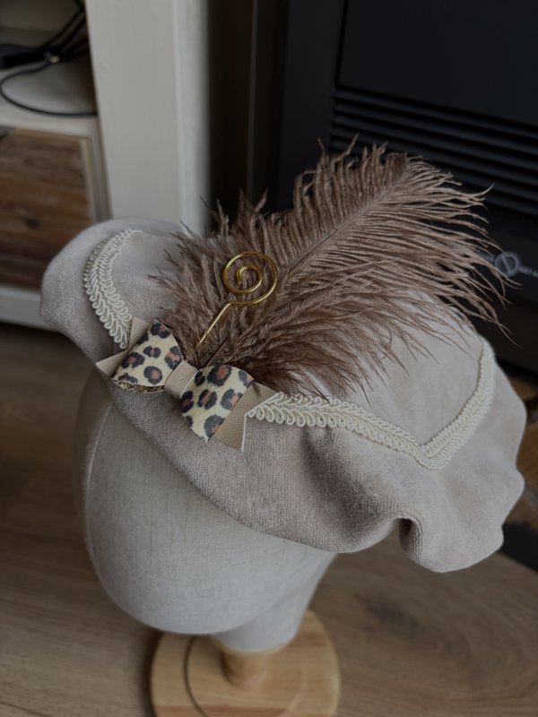 Pete-Hut – Beige mit Tiger-Print-Schleife