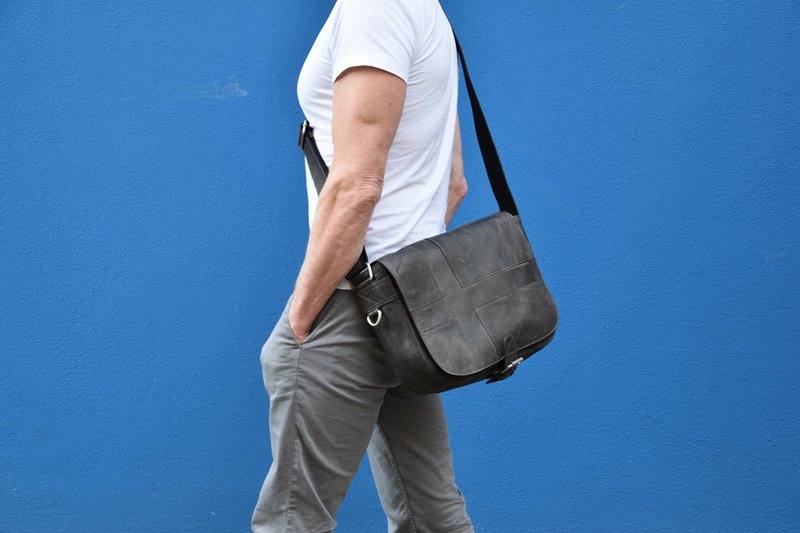 TWENTY FIVE MESSENGER BAG antigo cross black *ONE BAG TWO STYLES*