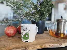 Tazza da caffè Volkswagen VW T1 Bus 370 ml in confezione regalo - Anteriore/verde