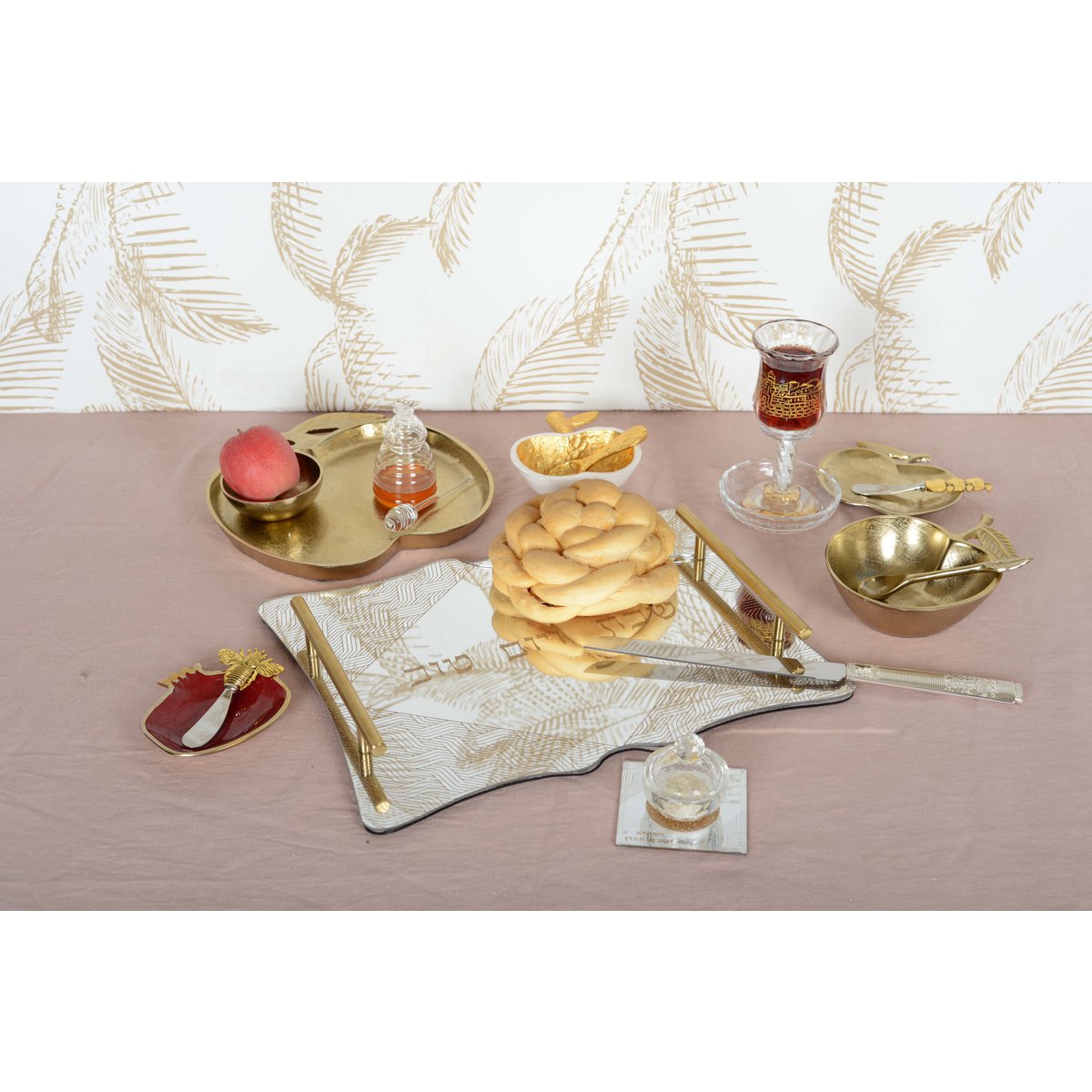 Apple golden cup with small spoon 18x13.5x5cm