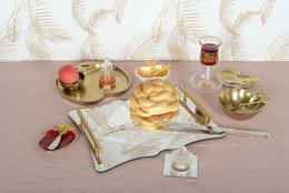 Apple golden cup with small spoon 18x13.5x5cm