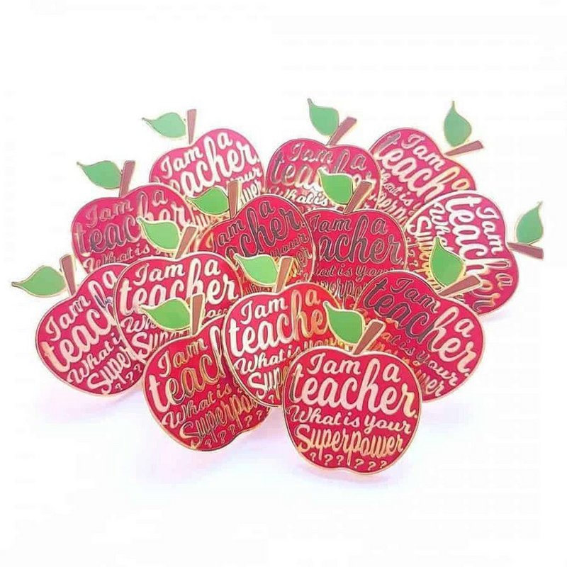Pin I am a Teacher rood
