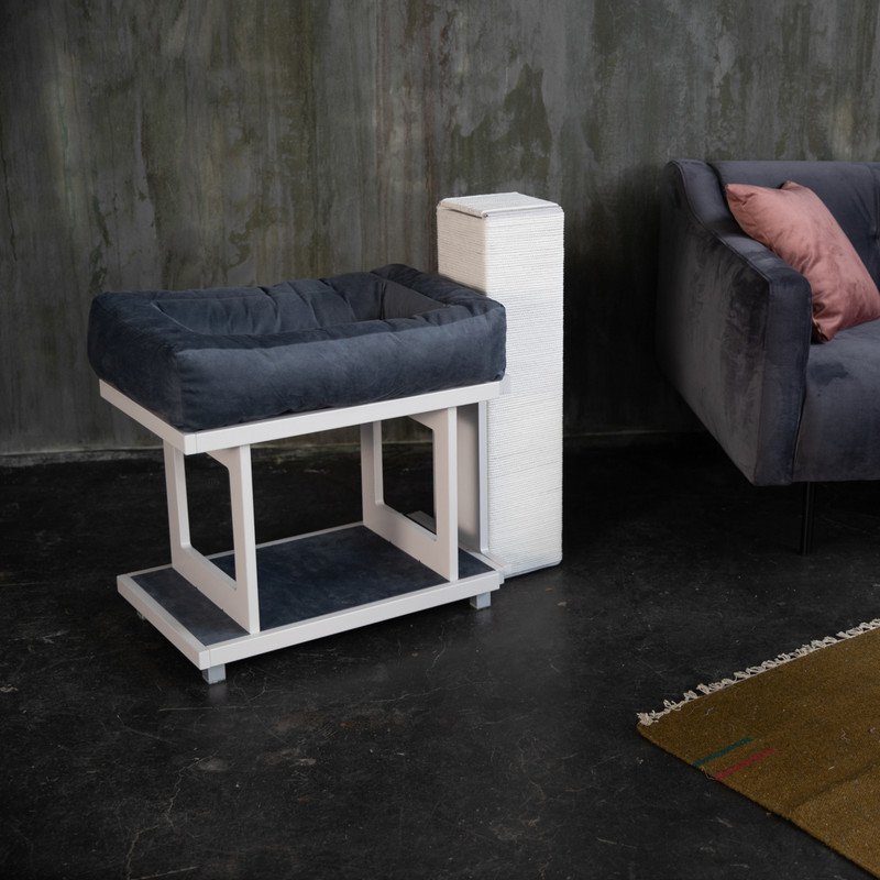 TUJA - one level cat house
