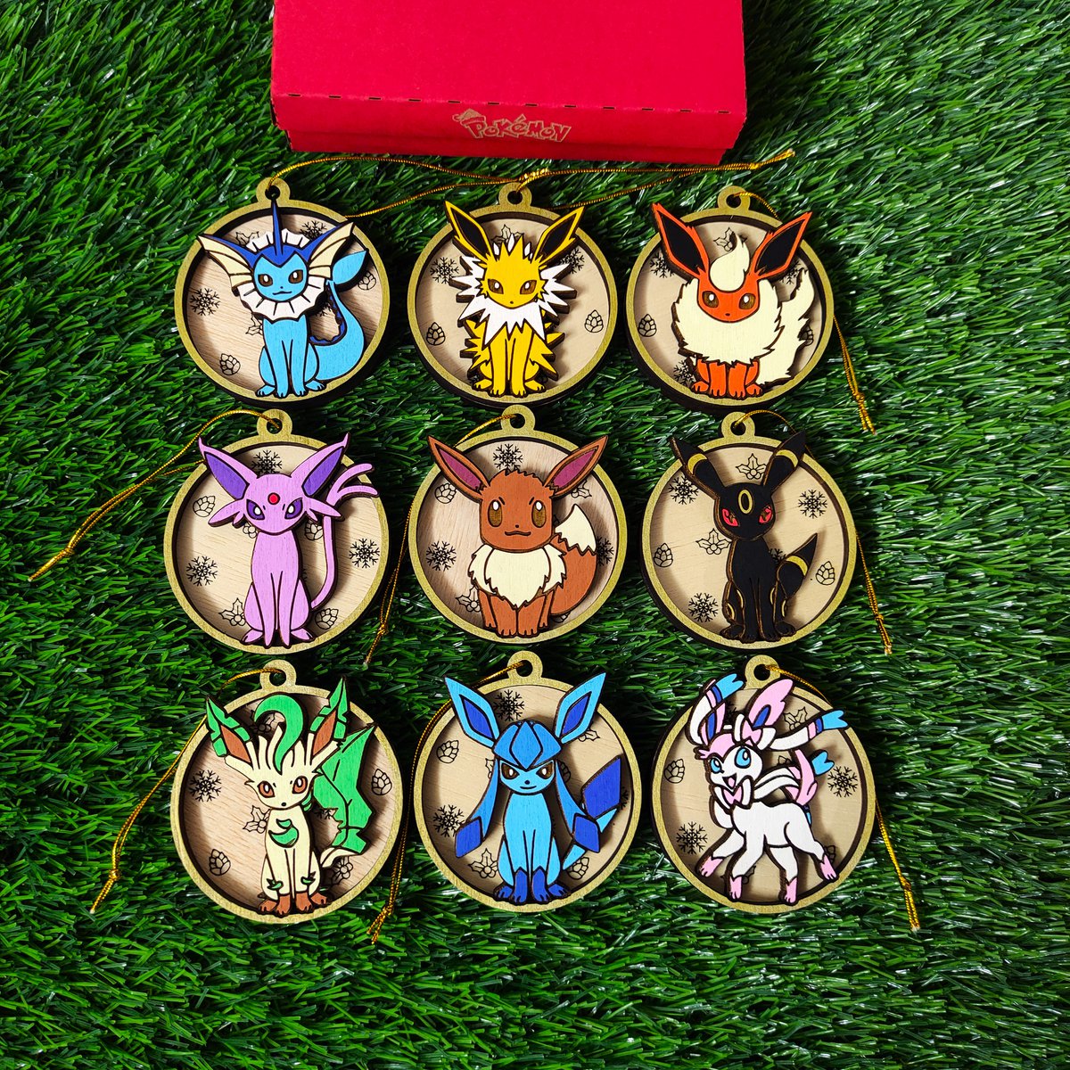 Set aus 9 hölzernen Pokémon-Weihnachtsornamenten, Evoli, buntes Geek-Geschenk, Weihnachtsbaumschmuck, Heimdekoration, umweltfreundliche Weihnachtsdekoration