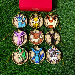 Set aus 9 hölzernen Pokémon-Weihnachtsornamenten, Evoli, buntes Geek-Geschenk, Weihnachtsbaumschmuck, Heimdekoration, umweltfreundliche Weihnachtsdekoration