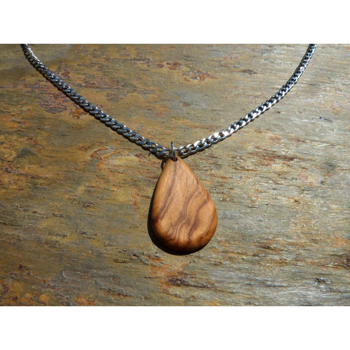 Collier en bois d'olivier à gros grains en forme de goutte, chaîne gourmette argentée en acier inoxydable, fait main