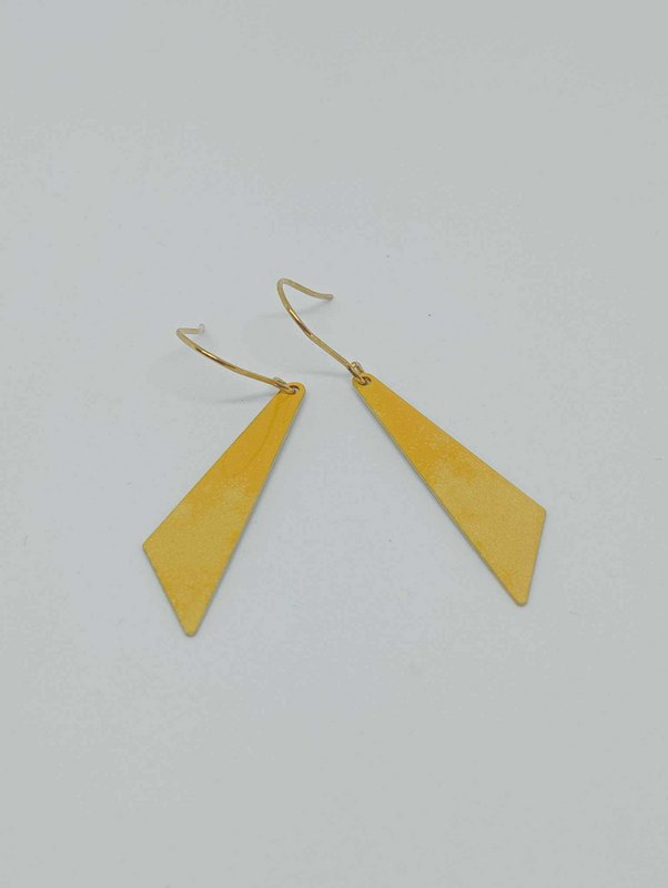 Pendientes esmalte amarillo