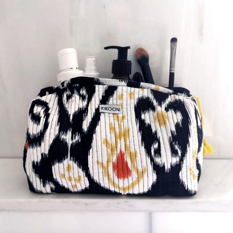 ręcznie robiona kosmetyczka "CZARNY IKAT"