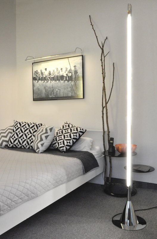 Obelisk floor lamp LED chrome