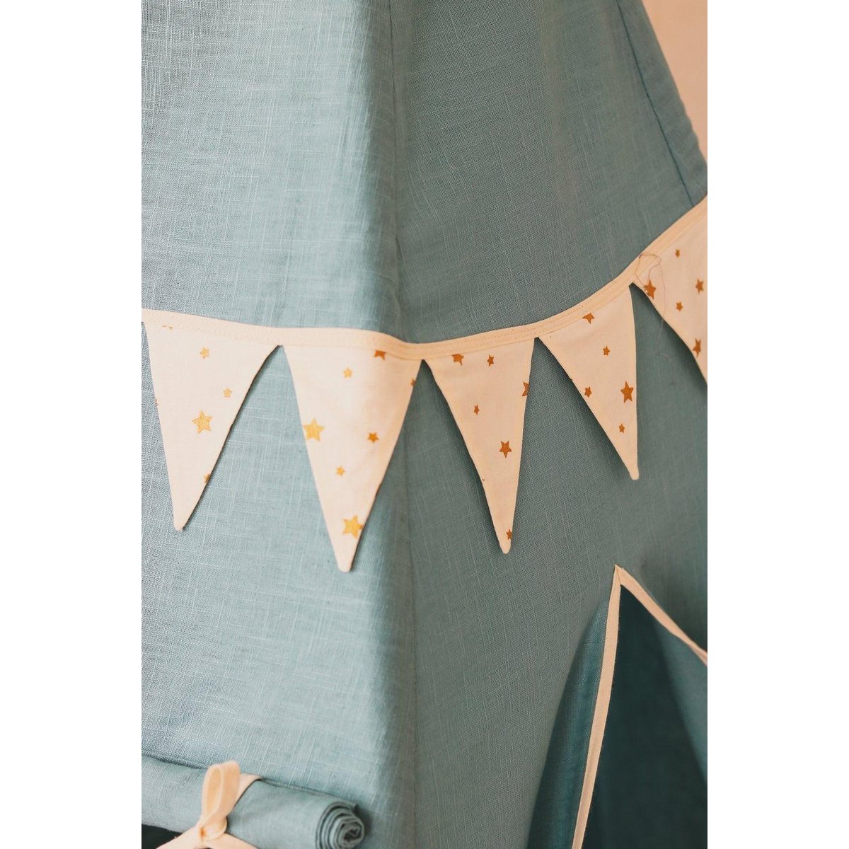 Tipi „Gold Star“ mit Girlande und Matten-Set