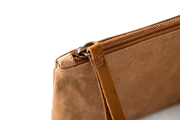 Cali clutch (camel)