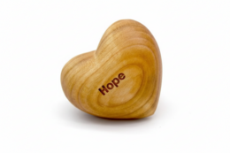 Cuore in legno Thankgoods Hope come dono per una speranza da tramandare. Un regalo di cuore!