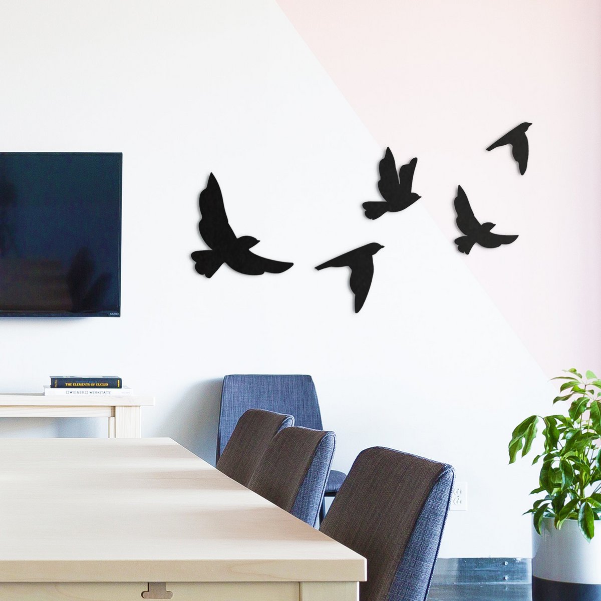 Set aus fünf Vögeln, die in die Ferne fliegen, Wandkunst aus Metall