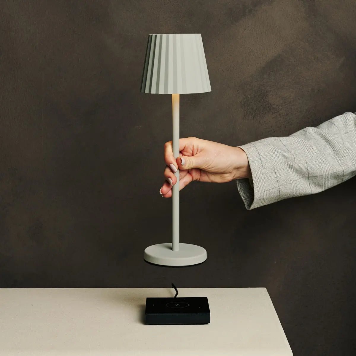 Lampe de table côtelée Maya Shadow Grey