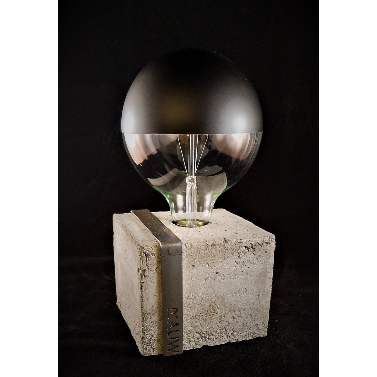 Raw Concrete Design Tischleuchte Industriezement/Stahl