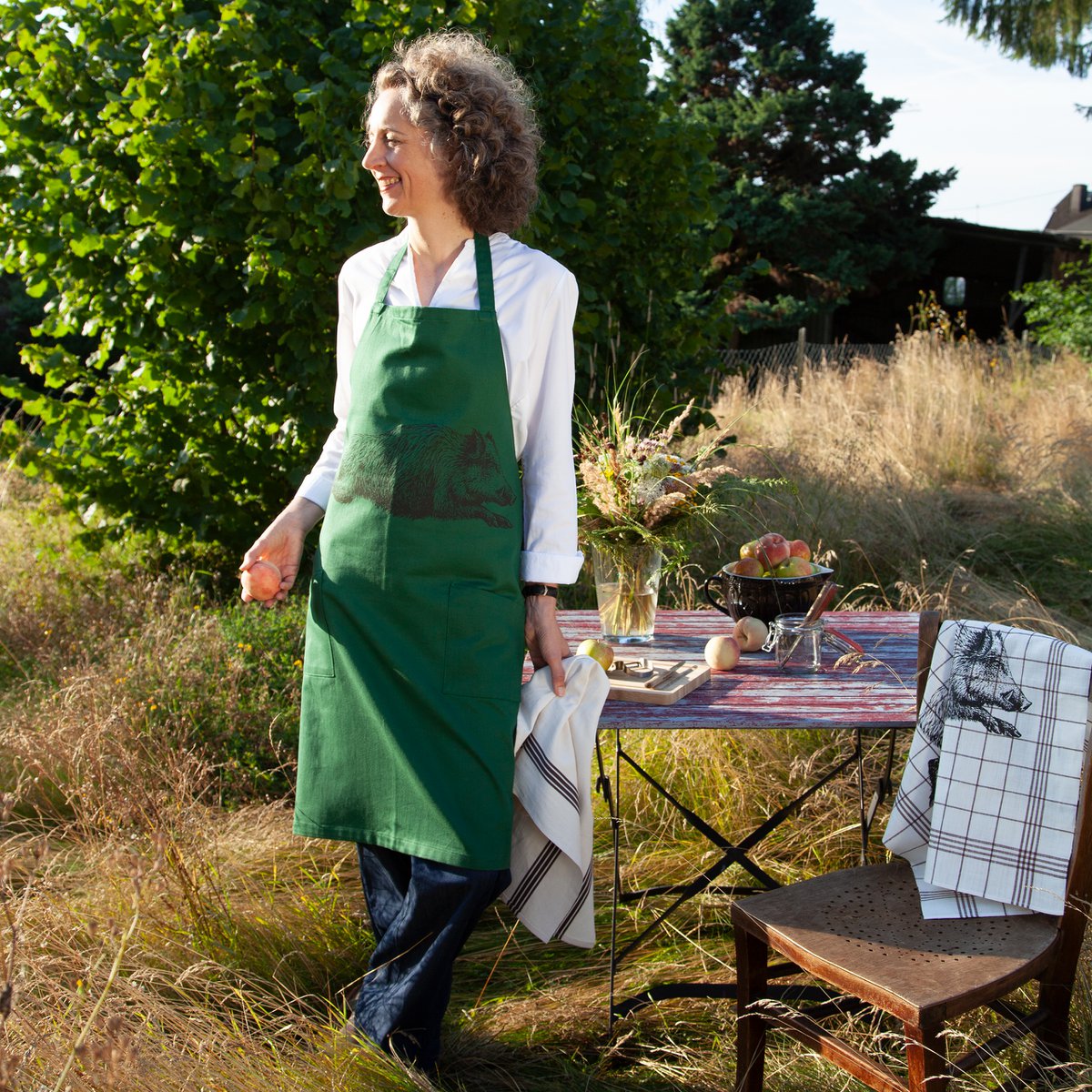 Green cooking apron with wild boar