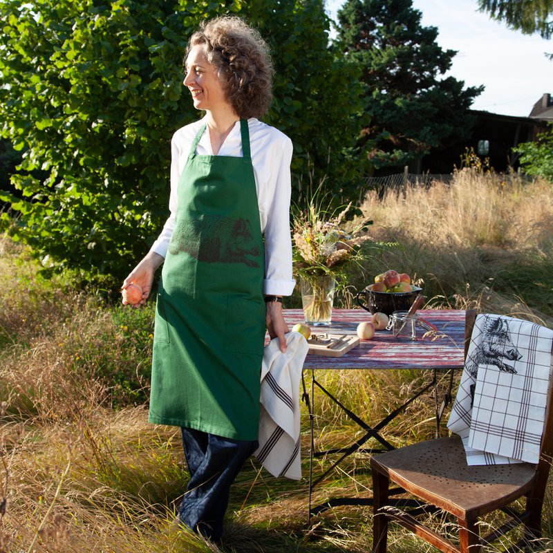 Tablier de cuisine vert avec sanglier