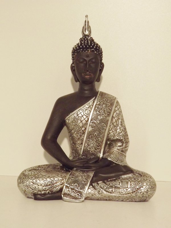 Medium classical seated Buddha