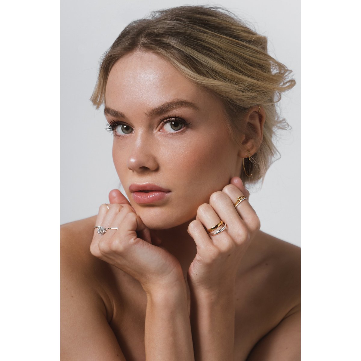 Puristic hoop earring with bar made of 925 sterling silver - gold