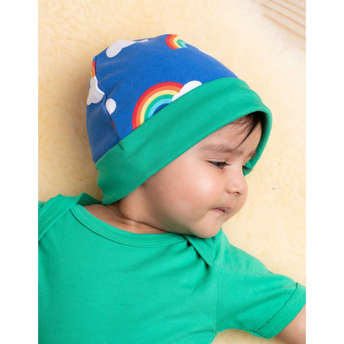 Organic cotton baby gift set with romper, hat and body with rainbow print