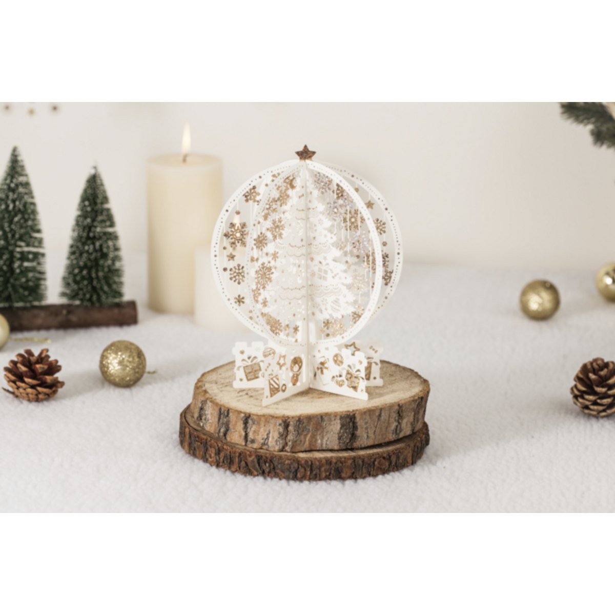 Cartolina di Natale pop-up 3D con alberi di Natale bianchi e stelle di Natale dorate con pannello dei messaggi