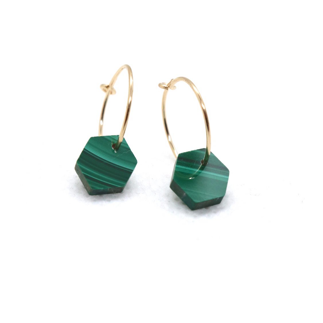 Mini orecchini a cerchio dorati fatti a mano marquise di malachite