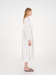 Vestido blanco con estampado de lazo Cityscape