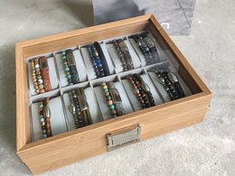 Armband display, koffer 10 kussens