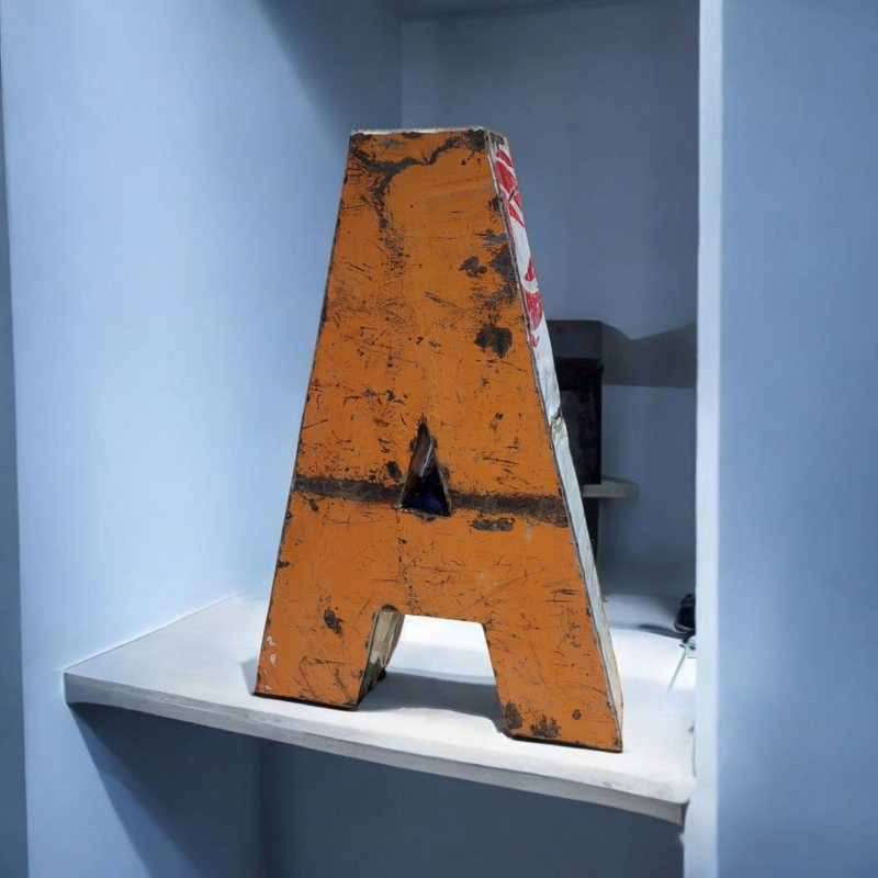 Lettera "A" realizzata con barili di petrolio riciclati | 22 o 50 cm| colori differenti