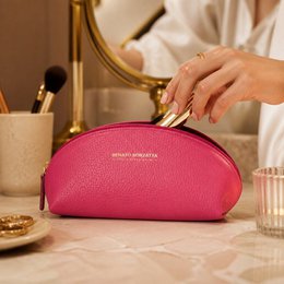 RB1088BE | Astuccio/Pochette a Mezzaluna Made in Italy in Vera Pelle grana Dollaro. Colore Fuxia