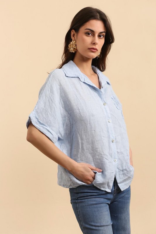 Camicia con un riferimento di fiori di lino. 20341