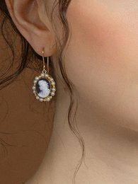 Schwarze Cameo-Ohrringe von Little Lovelies mit Perlen
